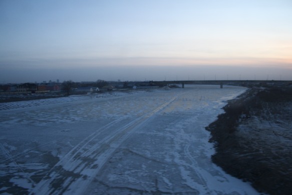 zugefrohrener Fluss kurz Atyrau