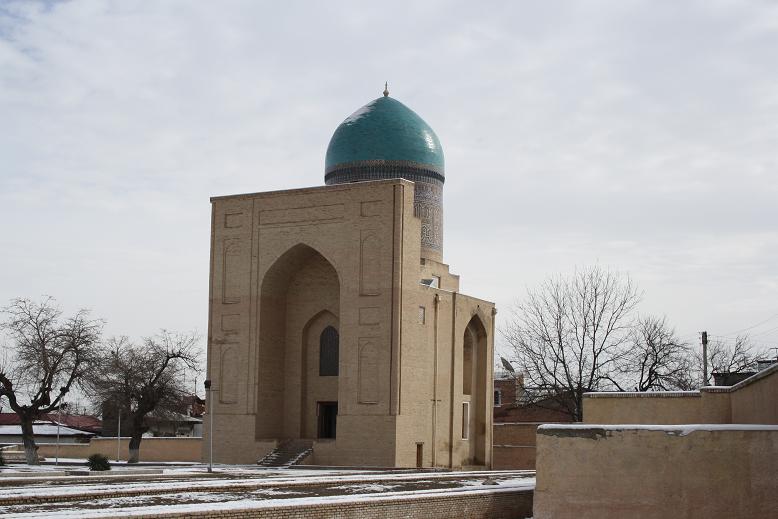 gegenüber der Bibi Khanum Mosque