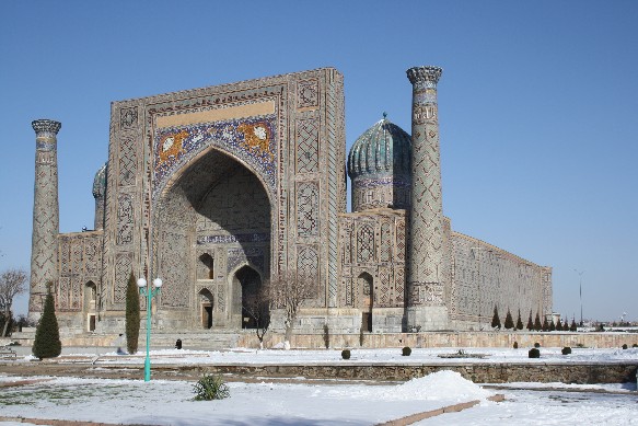 Ein Blick auf die Ulugbek Madrassah