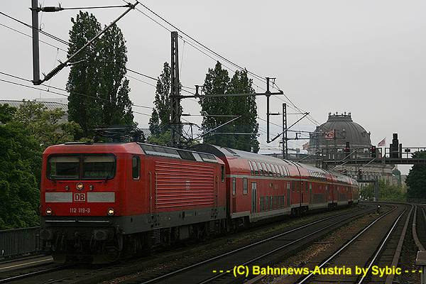 ©112 119 WZ Berlin Hackescher Markt 02_06_2010.jpg