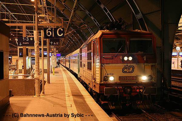 ©371 001 Berlin Ostbahnhof 02_06_2010 (2).jpg