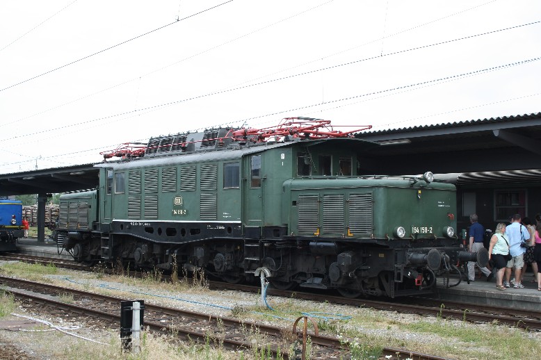 194 158