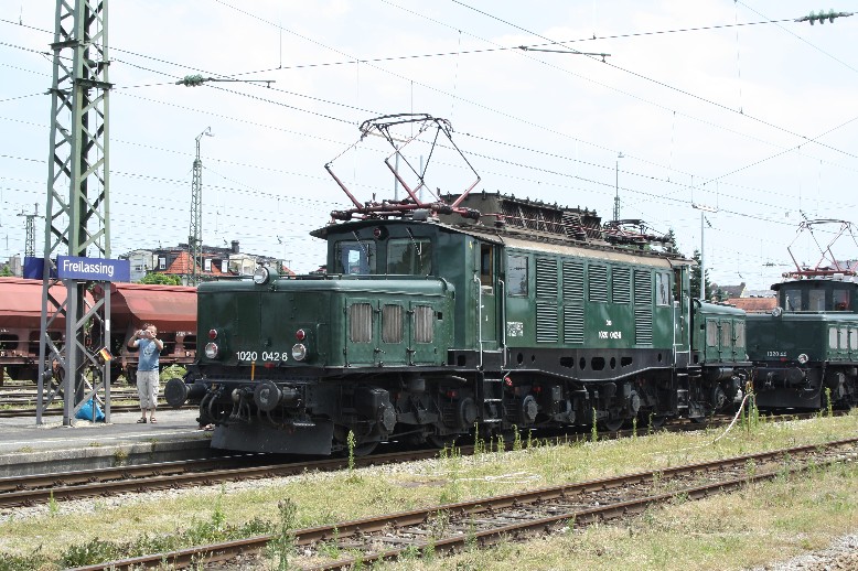 1020 042