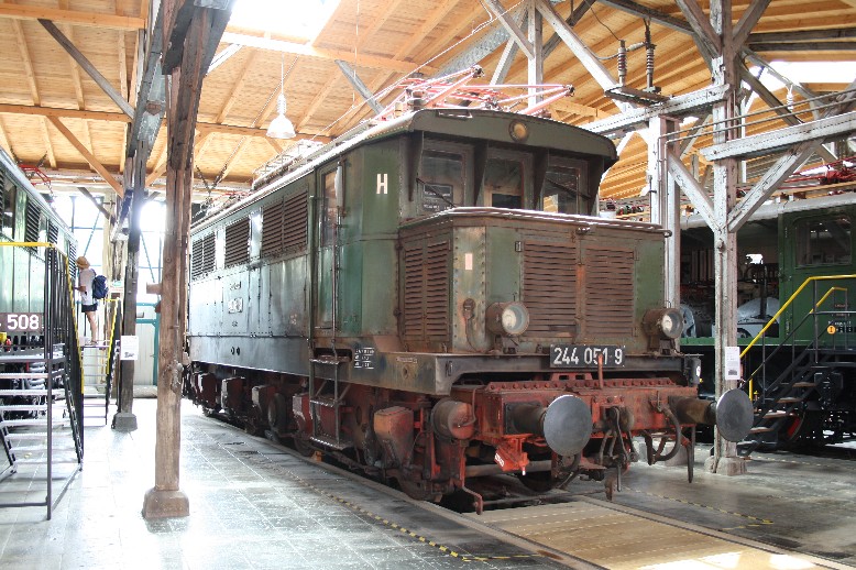 244 051 als Ausstellungsstück in der Lokwelt Freilassing