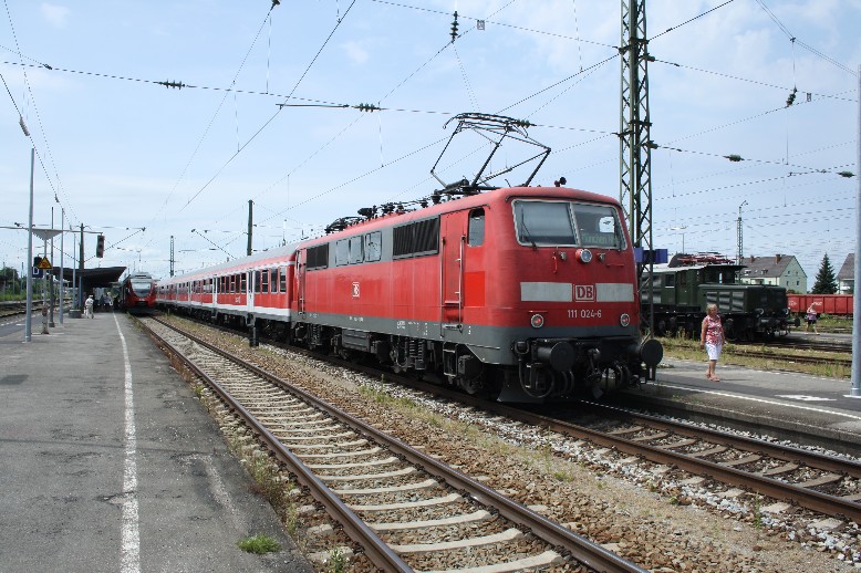 111 024 schiebt RE 30030 nach München
