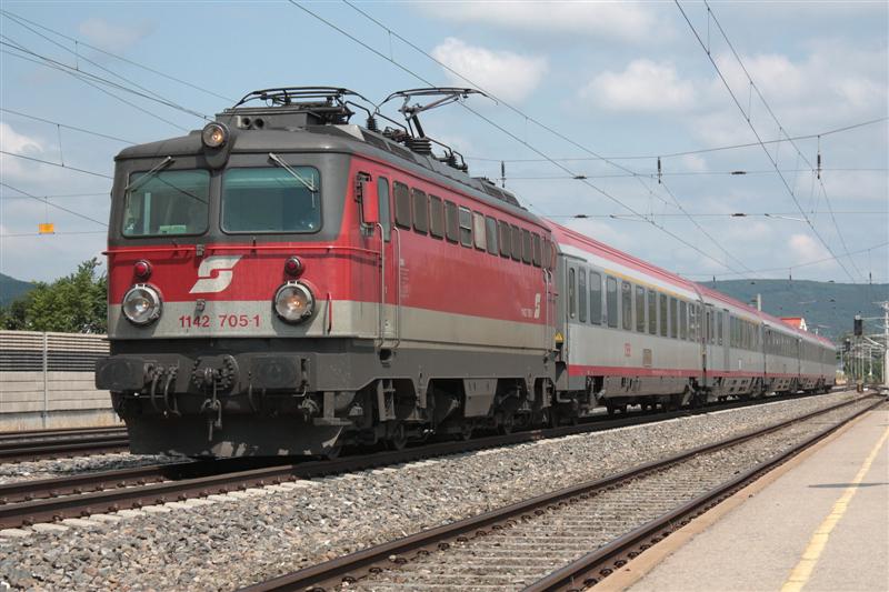 IMG_9052 (Medium).jpg