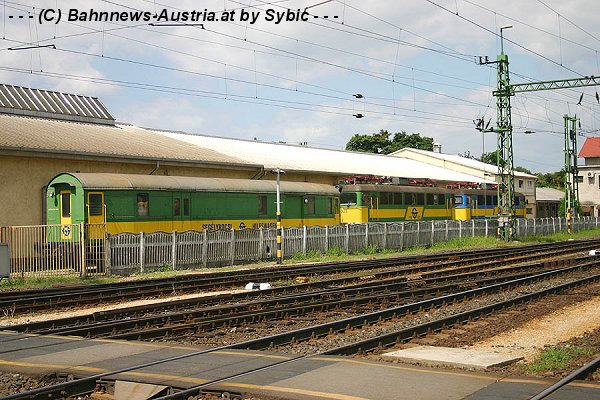 V43 323 V43 321 Sopron 20_07_2005.jpg