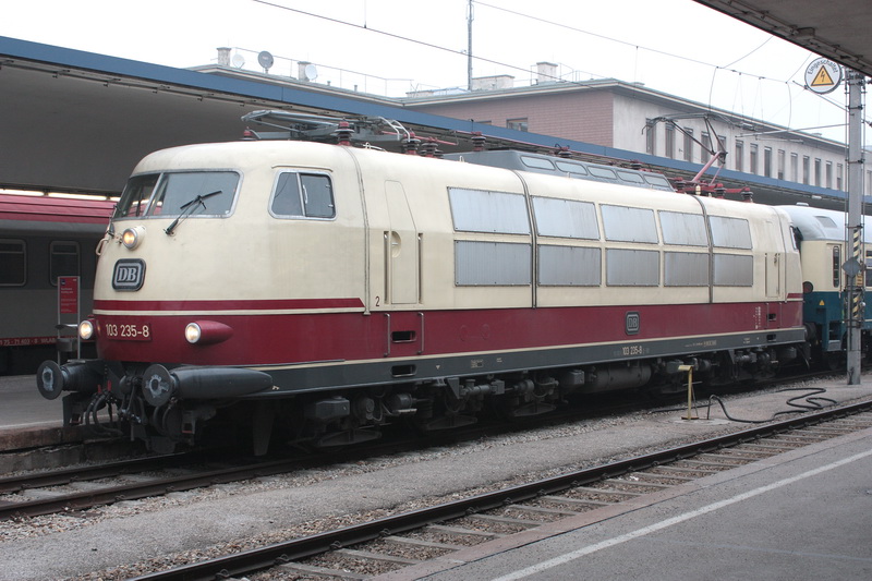103 235-8.jpg