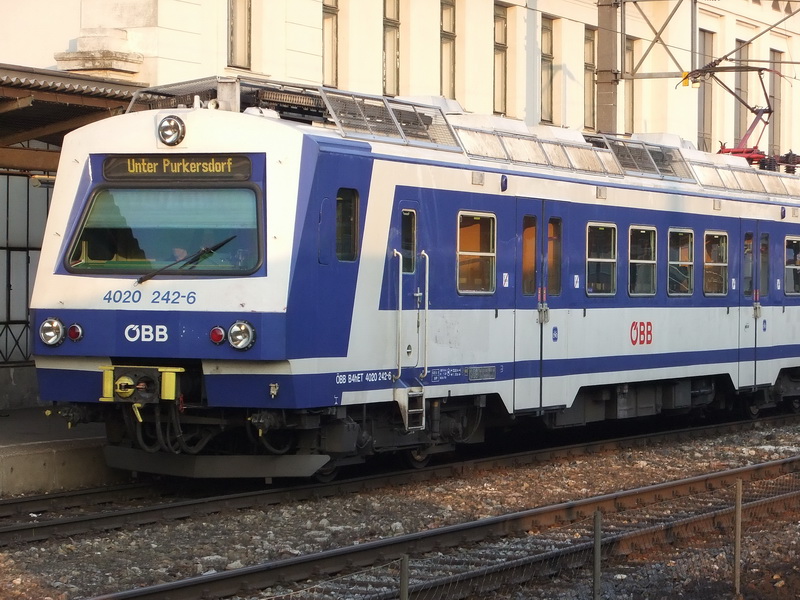 4020-242-6 mit Wortmarke in Hütteldorf_2.jpg