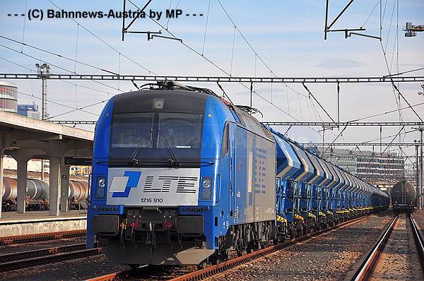 2011 marec trolej v PTA 085.jpg