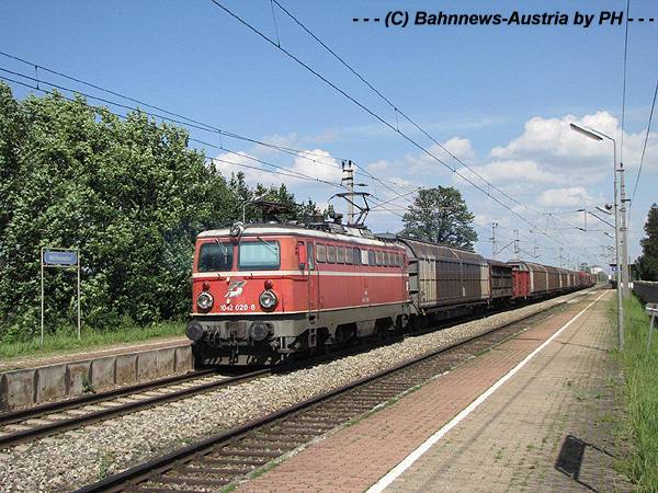 1042.020 mit 44310 am 6.6.2011 in Wilfleinsdorf.jpg