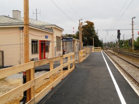 Altes Bahnhofsgebäude bleibt noch stehen (bis auch Korneuburg ferngesteuert wird...)