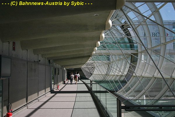 CDG Ankunftsbereich 16_07_2006.jpg