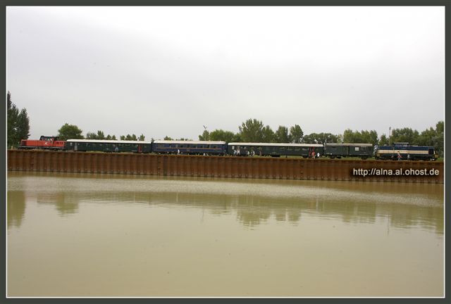 wlb_90_und_2068005_mit_desperate_railtours_albern_hafen_am_120806