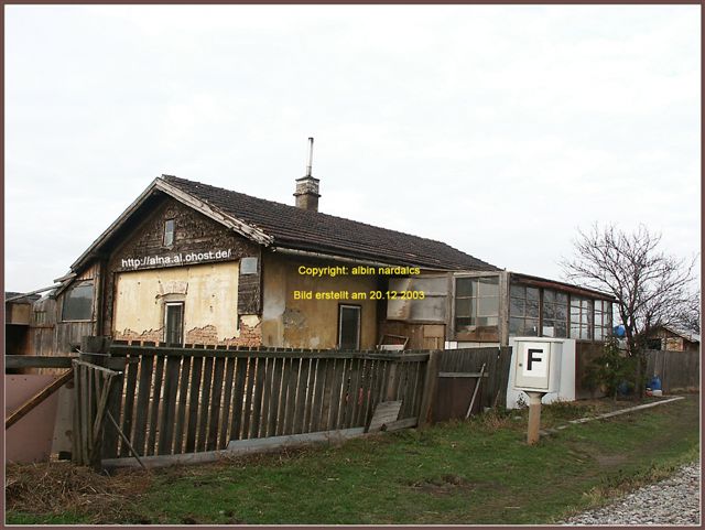 das_ehemaliges_blockwaerterhaus_ im_19_9_der_dl_bahn_am_201203