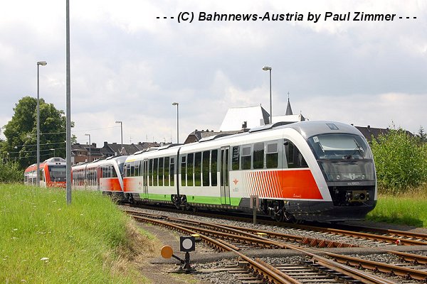 Die Triebwagen 9552 10021.7, 9552 10022.5 und 9552 10023.3 in Düren-Distelrath