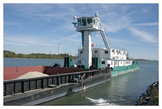 die_georgi_mamarchew_beim_ballast_ablassen_fuer_die_flußabwärtsfahrt:-) 091006