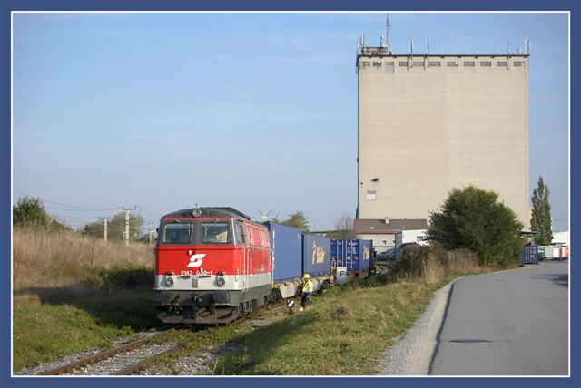 2143.030_bei_tschibo_parndorf_121006