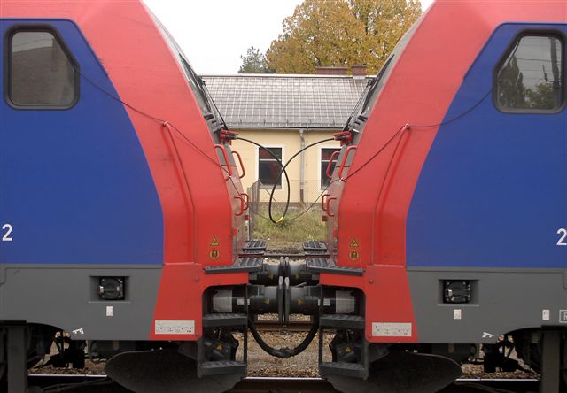 Die beiden Tfz sind mit einem Messkabel verbunden