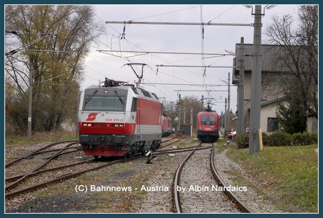 Die 1014. 016 veräst den Lokalbahnhof und fährt nach Breclav zu einer EC Leistung