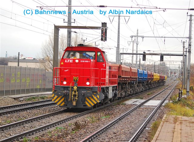 die LTE 2150. 902 mit dem leeren Abraumzug
