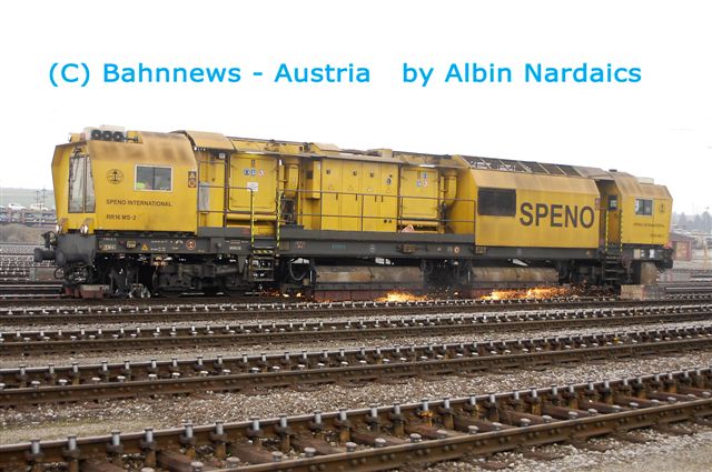 Der Speno RR 16 MS in der Richtungsgleisgruppe 350 bei der Arbeit