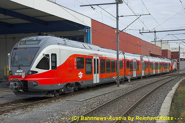 5341 001 nach dem Verlassen der Werkshallen in Bussnang, bereits im Schlepp der SOB Lokomotive
