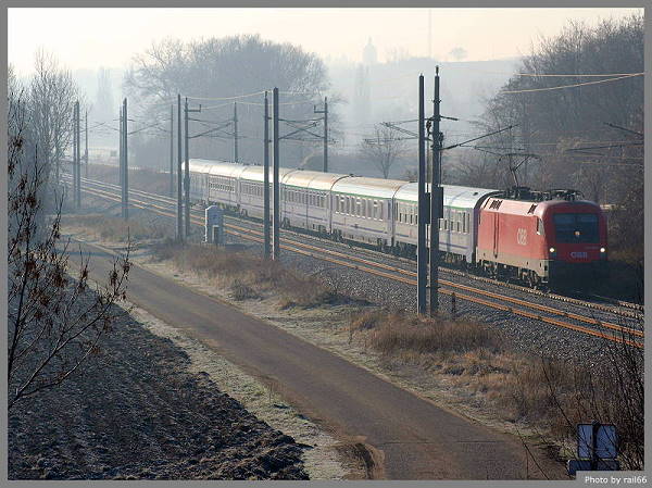 In der Nacht zum 27.12.2006 entgleisten in Wien Südbf Spitz zwei Güterwagen und verlegten ausgerechnet die neuralgischste Stelle der Ostbahn. Durch die Behinderungen war auch der Schnellzugverkehr der Nordbahn massiv beeinträchtigt. So rollt auch der EC 1
