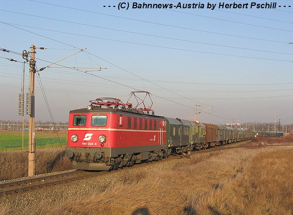 Der mit 1141 024 bespannte Sonderzug kurz vor der Einfahrt im Bahnhof Oberlaa