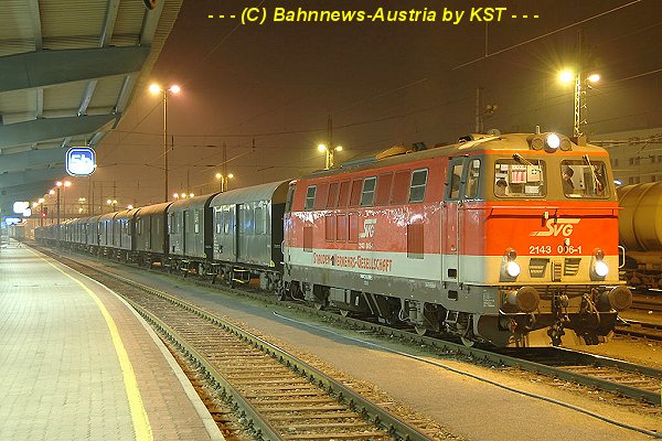 Die 2143 006 der Staudenbahn mit dem abfahrbereiten Sonderzug in Salzburg Hauptbahnhof