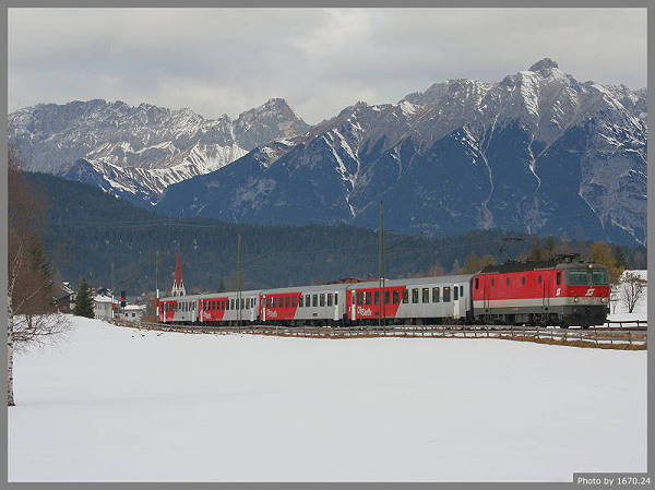 Die 1144.200 bringt den R 5449 nach Innsbruck Hbf.