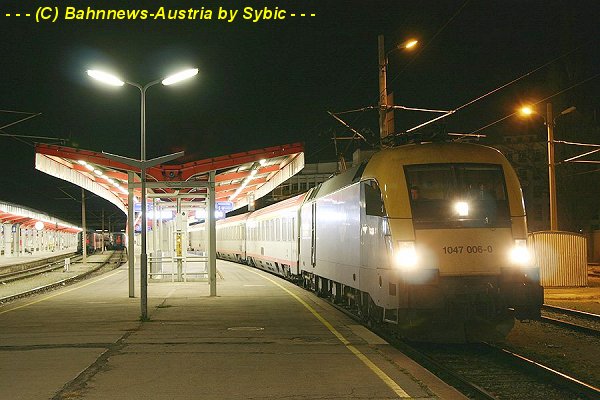 1047 006 verlässt in Kürze mit ÖBB EC 633 nach Klagenfurt Wien Südbahnhof