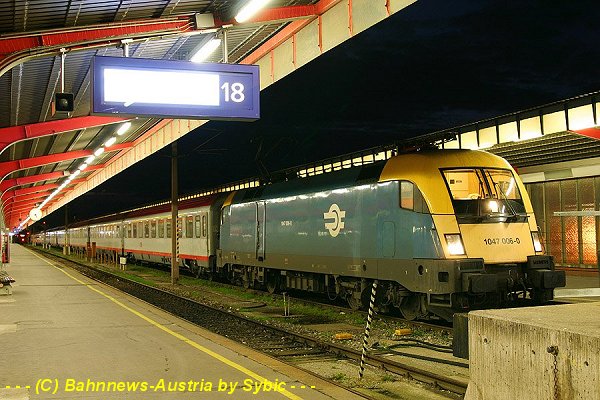 1047 006 hat mit EC 32 soeben den Zugendbahnhof Wien Südbahnhof erreicht