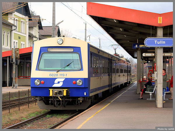 Hier wartet der 6020.119 auf die Weiterfahrt als Zug 21028 nach Herzogenburg.