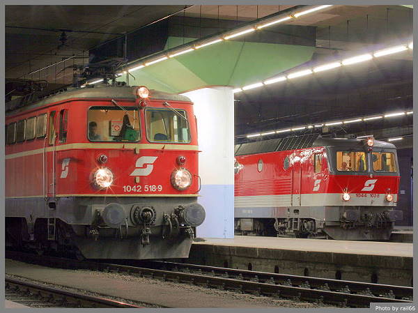 Hier sind die Bludenzer 1044.103 und die Villacher 1042.518 in Wien FJBf zu sehen ;).