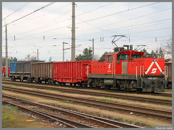 Zweite Reserve war die 1063.034. Sie steht hier abfahrbereit mit der Nebenfahrt 73036.