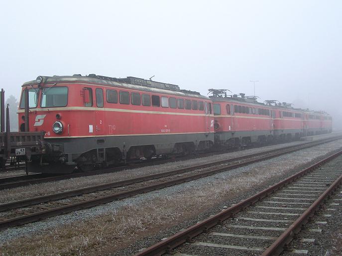 Der Nebel passt zur Stimmung = Allerheiligen in Fürstenfeld.JPG