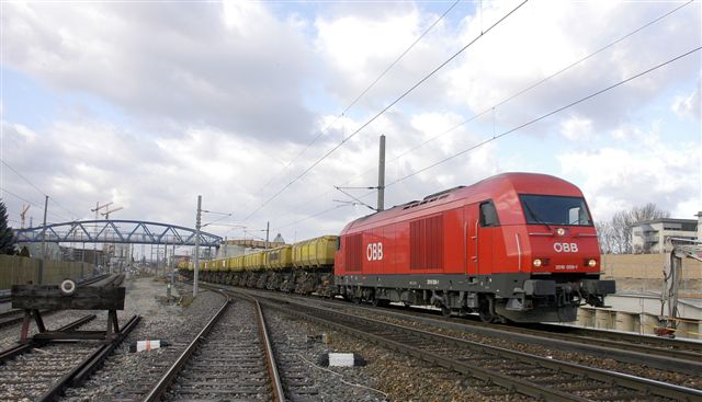 2016.008 mit Abraumzug 91090 am 07.01.12