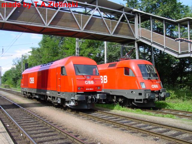 BR 1116 und BR 2016 warten in Spielfeld Straß auf ihren Einsatz.