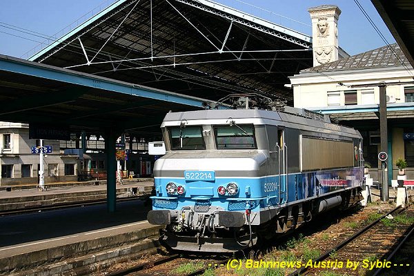 In einem hervorragenden Zustand präsentierte sich die BB 22214 im Bahnhof Lyon Perrache mit ihrem markanten Vorbau