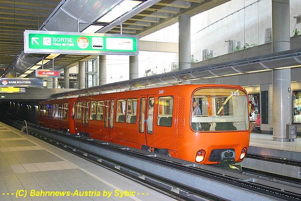 Die Maggaly Einheit 349 350 in der Endhaltestelle der Linie D, Lyon Gare de Vaise. Die Ähnlichkeiten zum RUBIN lassen sich nicht verleugnen.