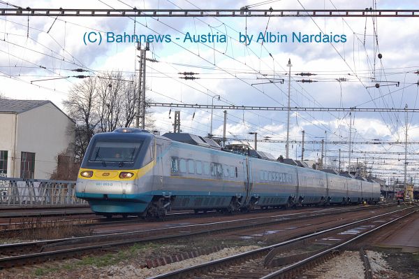 CD 681.003 als EC 75 bei der Ausfahrt in Breclav_090207