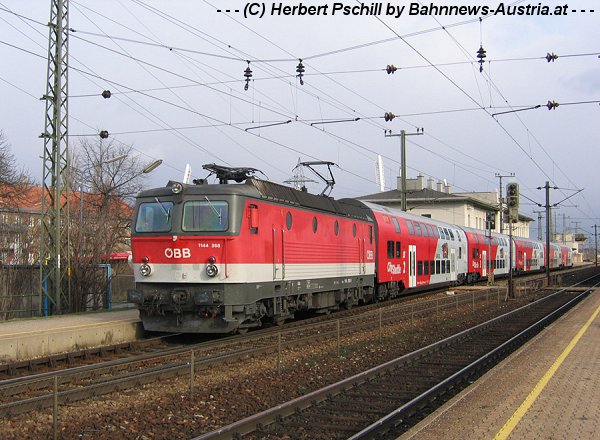 1144 268 mit REX 1628 =Tiergarten Sch_nbrunn= am 27.2.2007 in Wien H_tteldorf.jpg