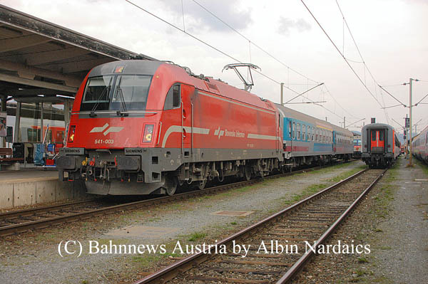 SZ 541.003 mit EC 213 in Villach Hbf_27.03.07