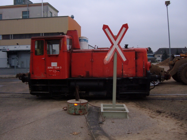 &quot;Jenbach 200&quot; (ex ÖBB 2060.024) von Agrana auf dem Gelände der ehemaligen Zuckerfabrik Enns