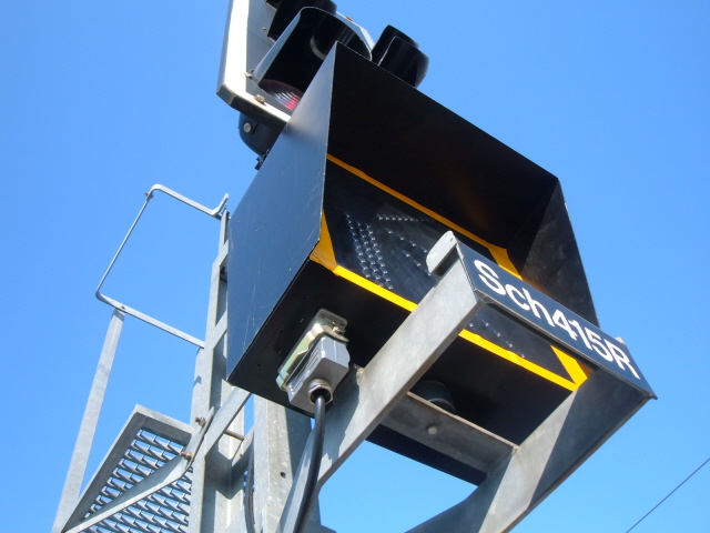 Schutzsignal 415 R mit Signalnachahmer in St. Valentin