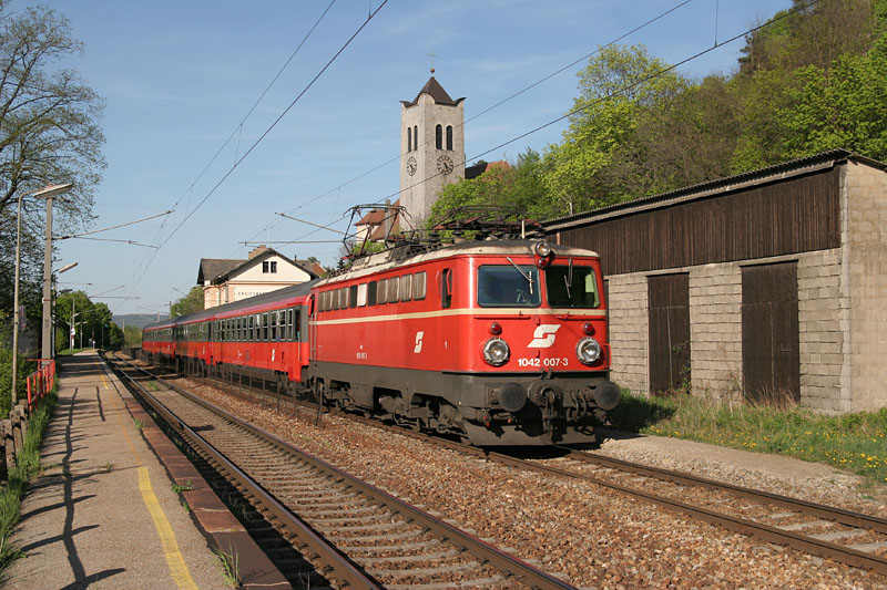 D2007 12451k 1042.007 ER 2116 Greifenstein Altenberg 17.04.2007.jpg