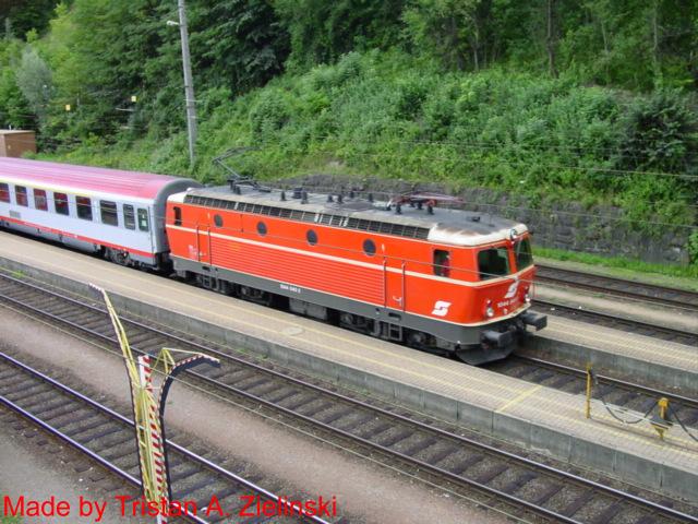 BR 1044 040-2 bei der Abfahrt von Spielfeld Straß mit IC nach Graz Hbf.