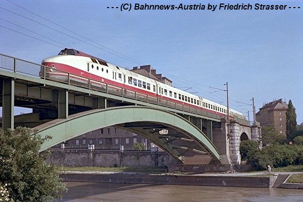DR 175 10 Wien Donaukanal-Brücke.jpg