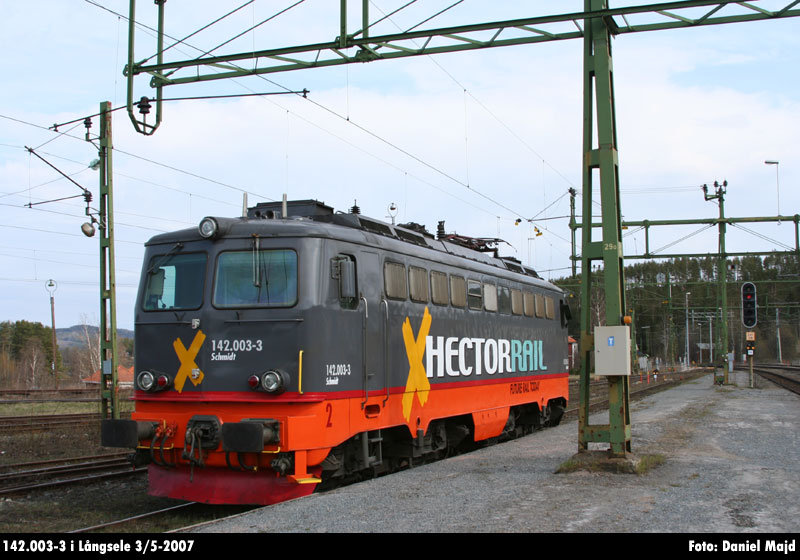 (Sw224) 142 003-3 in Langsele (03.05.2007).jpg
